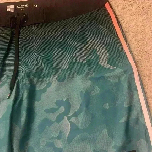 NWOT Quicksilver board shorts 38 - Picture 5 of 8
